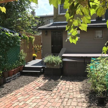Love-Nest With Private Hot Tub Toronto Bagian luar foto