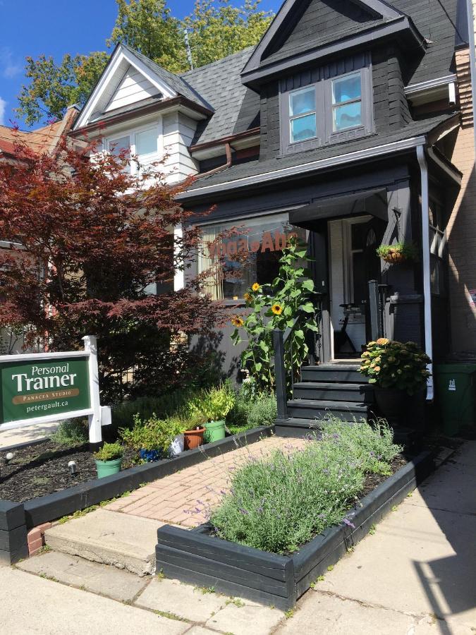 Love-Nest With Private Hot Tub Toronto Bagian luar foto